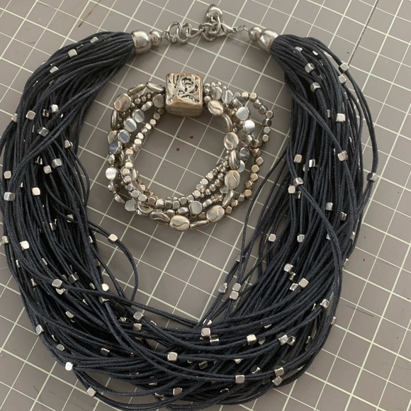 Catchy necklace set. Necklace in dark navy. 19” - Picture 1 of 7